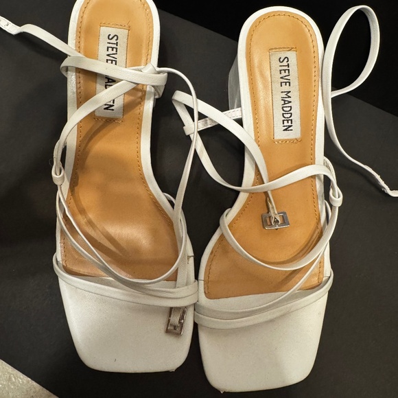 Block Heels by Steve Madden. 6M. White. Pre-Loved - Picture 4 of 10